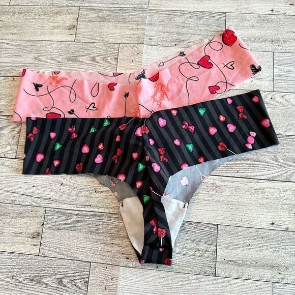 2 VICTORIA’S SECRET VALENTINE’S SEAMLESS THONG PANTY MEDIUM NWT - Picture 5 of 7